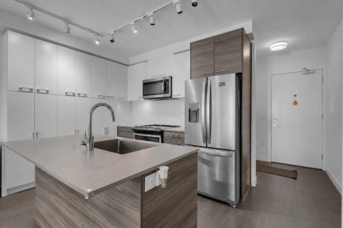 304-13963 105 Boulevard, Surrey, BC 