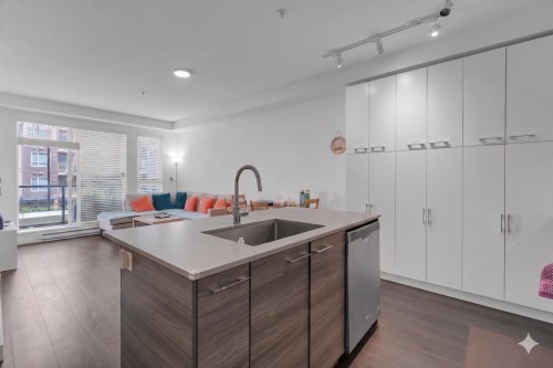 304-13963 105 Boulevard, Surrey, BC 