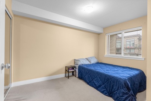 302-30525 Cardinal Avenue, Abbotsford, BC - Indoor Photo Showing Bedroom