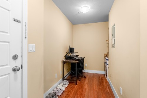 302-30525 Cardinal Avenue, Abbotsford, BC - Indoor