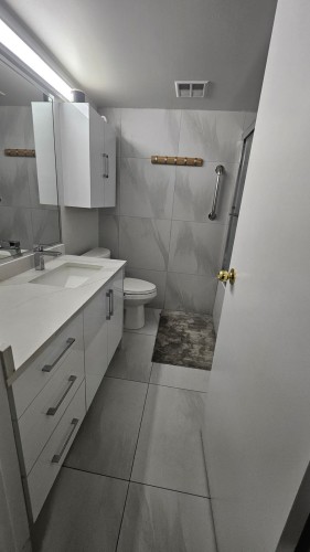 1206-10523 University Drive, Surrey, BC 