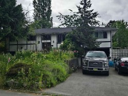 15064 Peacock Place Surrey, BC V3R 4W4