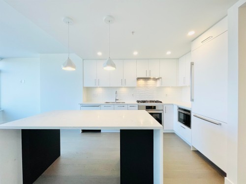 303-1588 Johnston Road, White Rock, BC 