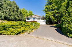 5462 Bakerview Drive Surrey, BC V3S 1A5