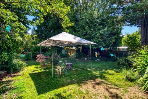 13750 Blackburn Avenue, White Rock, BC 