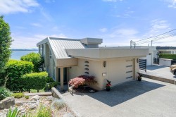 15094 Royal Avenue White Rock, BC V4B 1L9
