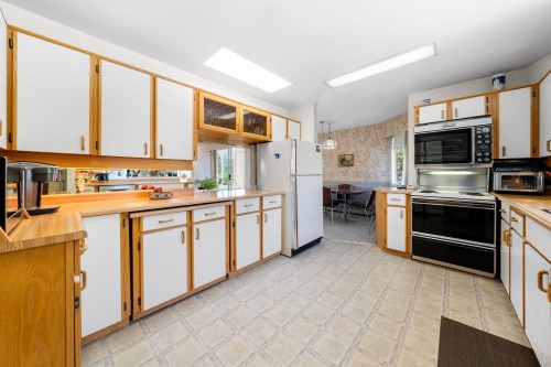 15655 Semiahmoo Avenue, White Rock, BC 