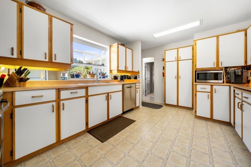 15655 Semiahmoo Avenue, White Rock, BC 