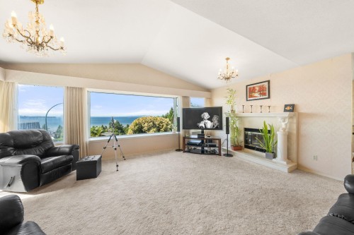 15655 Semiahmoo Avenue, White Rock, BC 