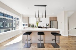 102-163 175a Street Surrey, BC V3Z 1L1