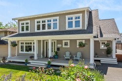 15682 Thrift Avenue White Rock, BC V4B 2M4
