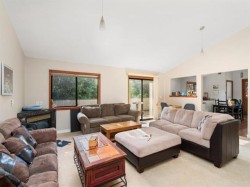 13708 20 Avenue Surrey, BC V4A 1Z7