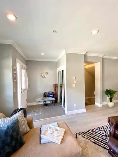 13-20187 68Th Avenue, Langley, BC - Indoor Photo Showing Living Room