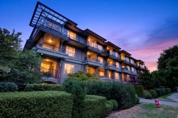 403-15357 17a Avenue Surrey, BC V4A 1V4