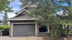 2492 148 Street Surrey, BC V4P 1N5