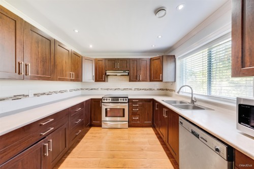 26467 32A Avenue, Langley, BC - Indoor Photo Showing Kitchen With Double Sink