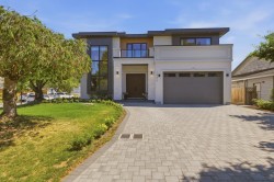 1946 143a Street Surrey, BC V4A 7T1