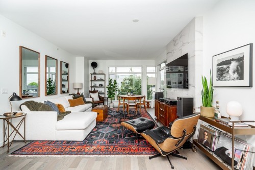 PH9-1333 Winter Street  White Rock, BC V4B 3Y2