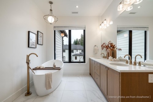 20345 41A Avenue, Langley, BC - Indoor Photo Showing Bathroom
