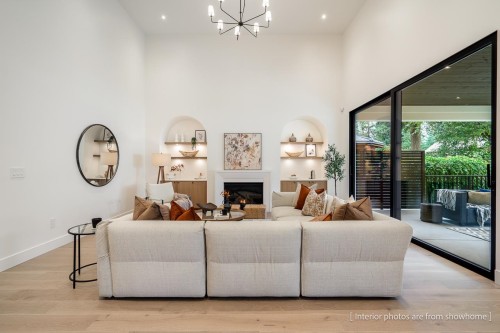 20345 41A Avenue, Langley, BC - Indoor Photo Showing Living Room With Fireplace
