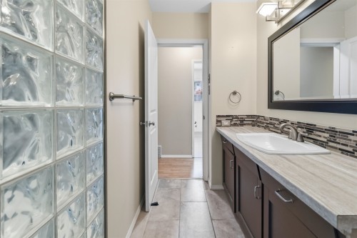 12301 99A Avenue, Surrey, BC 