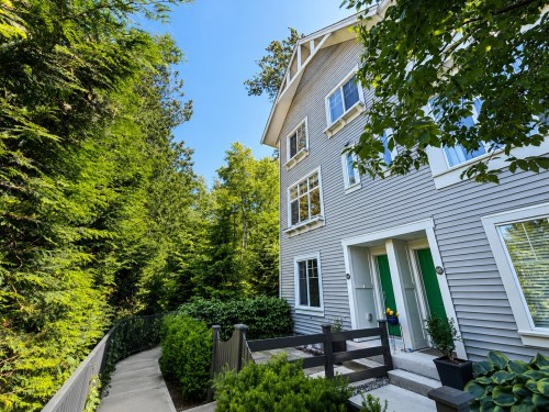 94-8168 136a Street  Surrey, BC V3W 2Z6