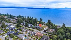 13372 Marine Drive Surrey, BC V4A 1G2