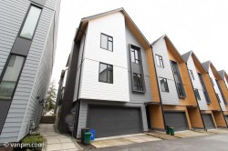 61-16685 25 Avenue Surrey, BC V3Z 0Z4