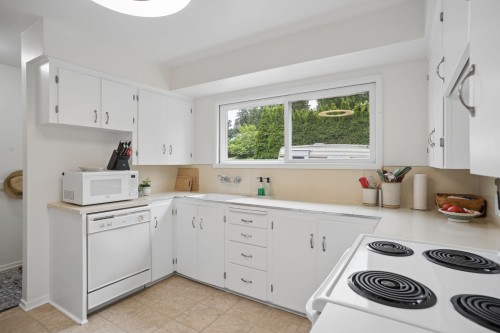 10996 Mcadam Road, Delta, BC - Indoor Photo Showing Kitchen