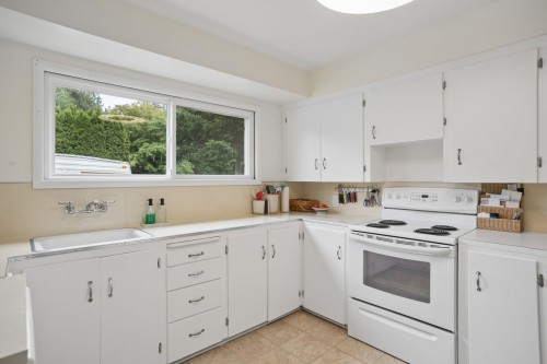 10996 Mcadam Road, Delta, BC - Indoor Photo Showing Kitchen