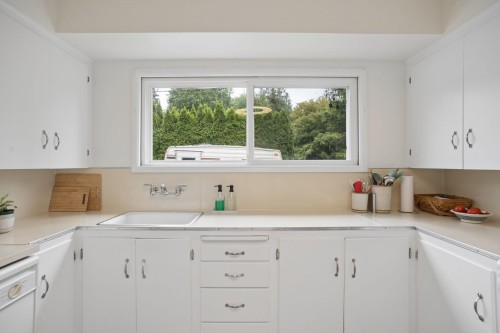 10996 Mcadam Road, Delta, BC - Indoor Photo Showing Kitchen