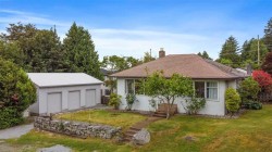 7489 Maple Street Mission, BC V2V 3N8
