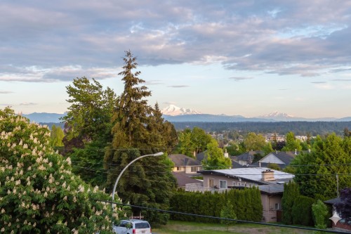 19031 60B Avenue, Surrey, BC 