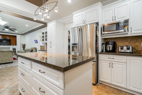 7049 150 Street, Surrey, BC - Indoor Photo Showing Kitchen