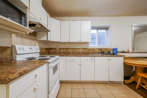 7049 150 Street, Surrey, BC - Indoor Photo Showing Kitchen