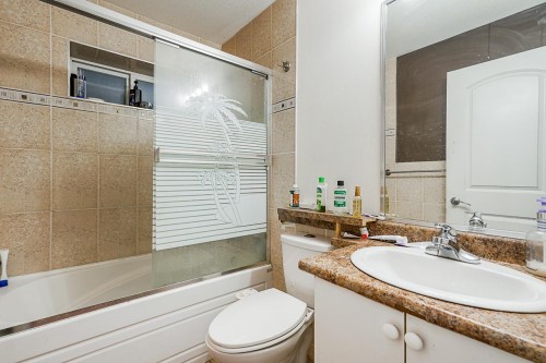 7049 150 Street, Surrey, BC - Indoor Photo Showing Bathroom