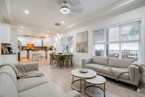 7049 150 Street, Surrey, BC - Indoor Photo Showing Living Room