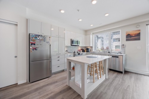 220-10838 Whalley Boulevard, Surrey, BC 