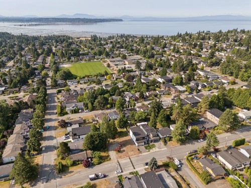 15918 Russell Avenue, White Rock, BC 