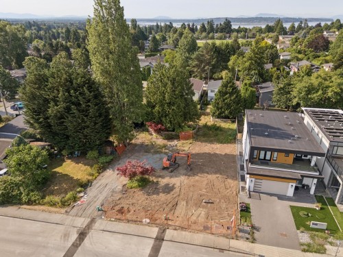 15918 Russell Avenue, White Rock, BC 