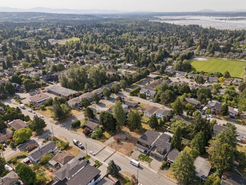 15918 Russell Avenue, White Rock, BC 