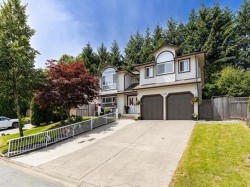 Upper-82xx 167a Street Surrey, BC V4N 3H5