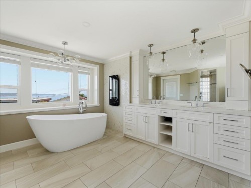 1087 Finlay Street, White Rock, BC 