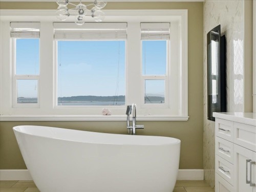 1087 Finlay Street, White Rock, BC 