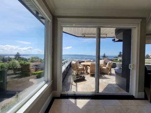 1087 Finlay Street, White Rock, BC 