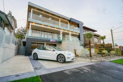 15729 Cliff Avenue  White Rock, BC V4B 1W3