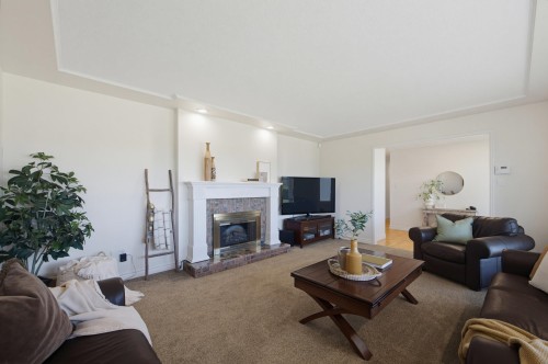 5631 Sunrise Crescent E, Surrey, BC 