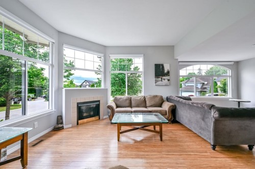 16730 85 Avenue, Surrey, BC - Indoor Photo Showing Living Room With Fireplace