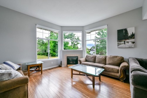 16730 85 Avenue, Surrey, BC - Indoor Photo Showing Living Room With Fireplace