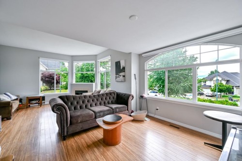 16730 85 Avenue, Surrey, BC - Indoor Photo Showing Living Room